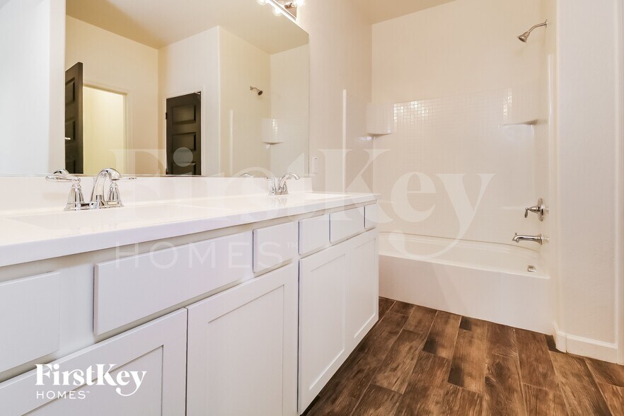 Building Photo - 17538 W Villa Hermosa Ln