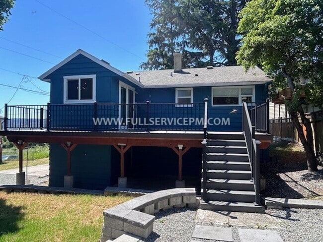Building Photo - Exceptional South Beacon Hill 3 BD 2 BA! Huge Deck!