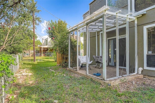 Building Photo - 6810 Thorncliffe Dr