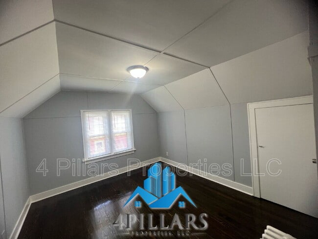 Building Photo - 106 Belden St