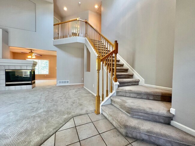Building Photo - 3 Bed, 3 Bath House in Southeast Fort Coll...