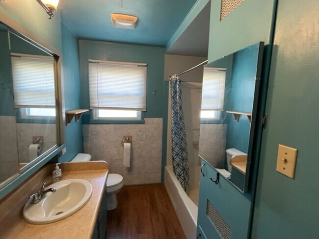 Building Photo - 3411 NE 22nd Ave