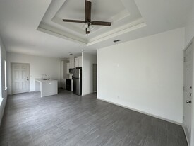 Building Photo - 2700 W Mile 5 Rd