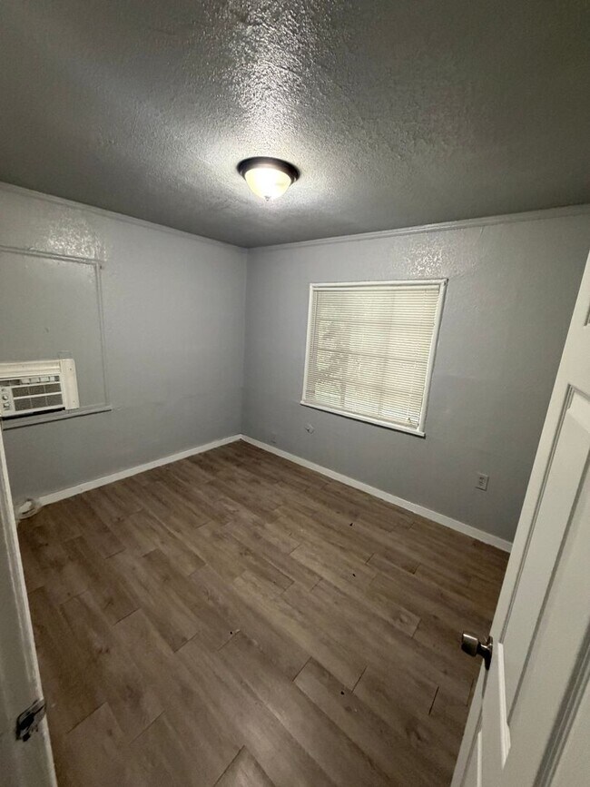 Building Photo - Single-Family Home Available in 76107