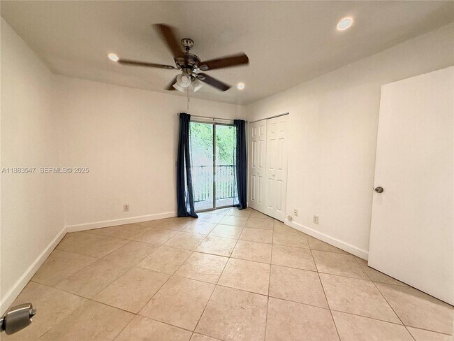 Building Photo - 3032 Coral Ridge Dr