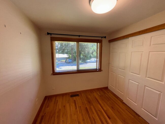 Building Photo - Bellevue Home