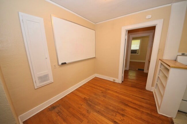 Building Photo - 1 bed, 1 bath unit in Vollintine Evergreen...