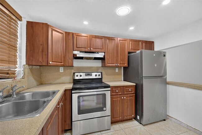 Building Photo - 6001 Shaker Wood Cir