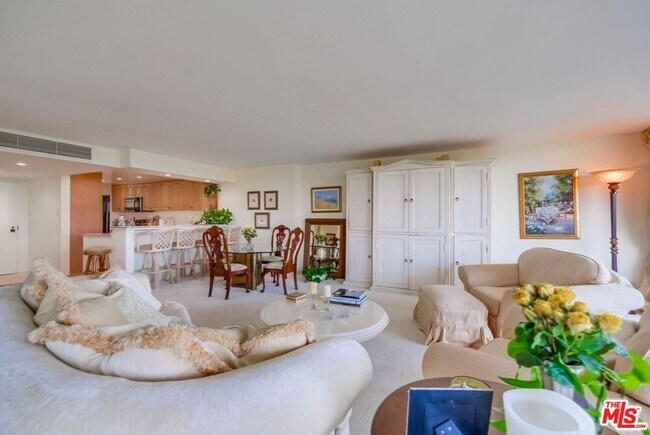 Building Photo - 4337 Marina City Dr