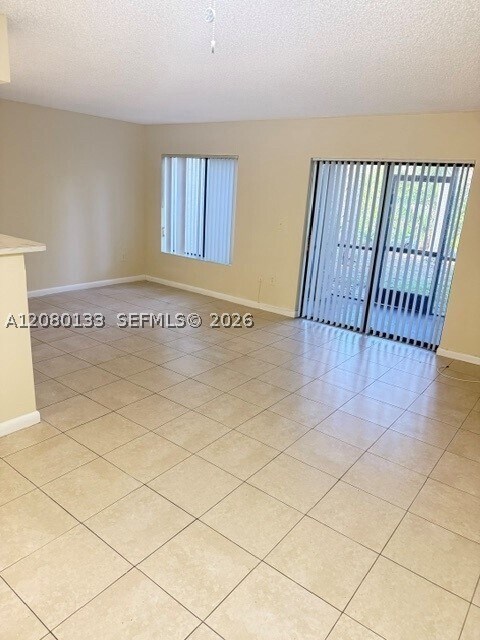 Building Photo - 3218 Coral Lake Dr