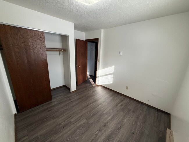 Building Photo - 422-428 8th Ave NE