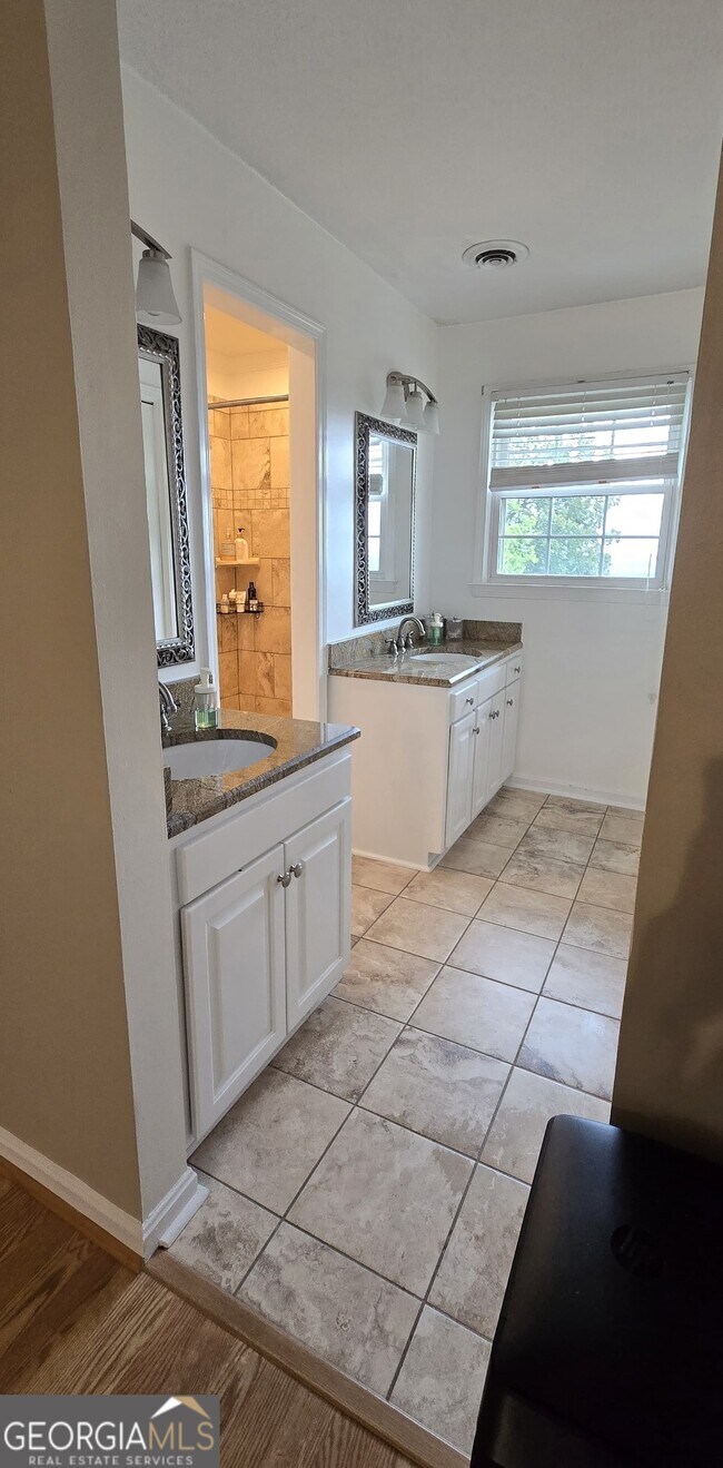 Building Photo - 421 Mt Alto Rd SW