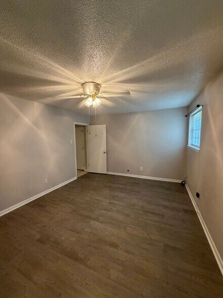 Building Photo - 417 De Armas St