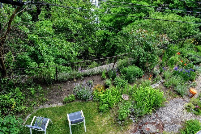 Building Photo - 43 Oakview Terrace