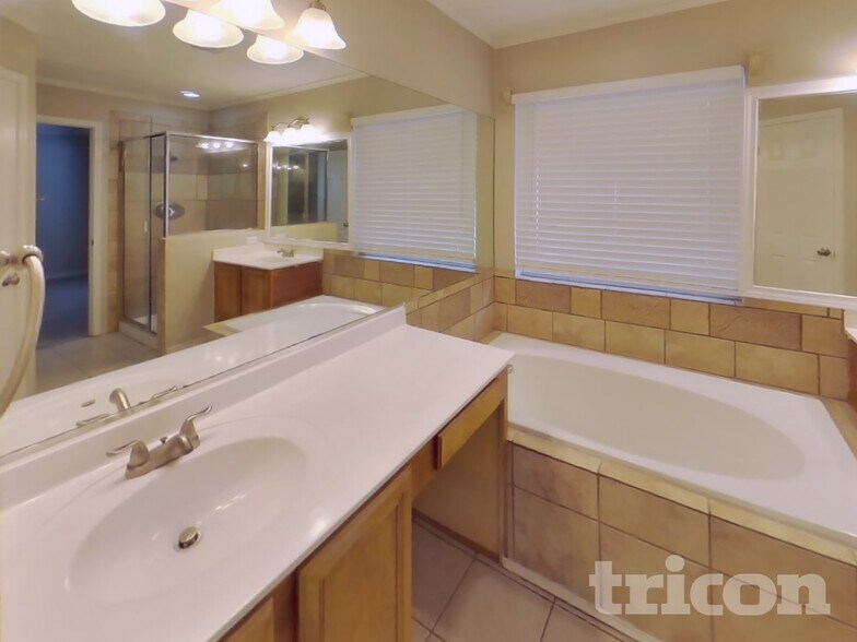 Building Photo - 1220 Idlewood