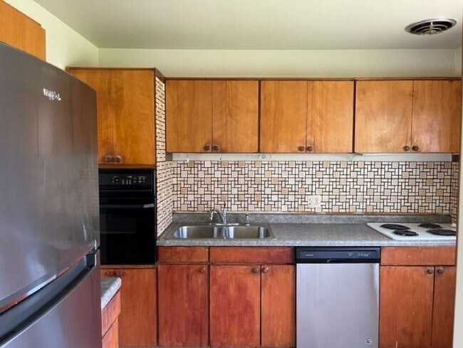 Building Photo - 507 W Kirby Ave