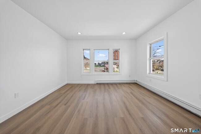 Building Photo - 259 Laurel Ave