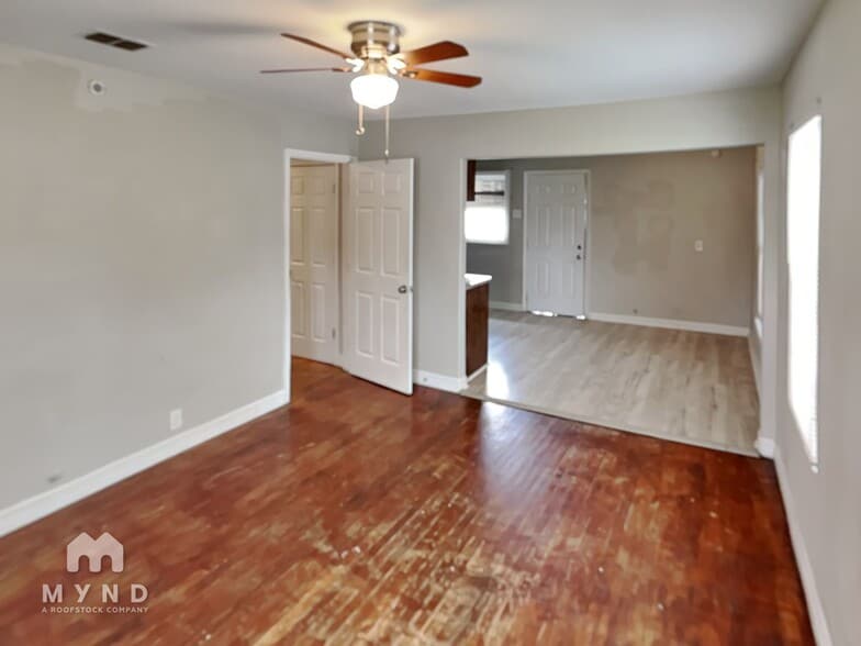 Building Photo - 4925 Merrimac St