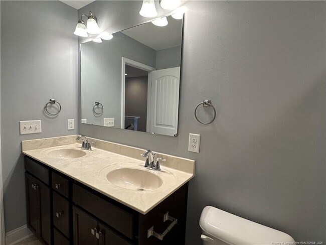 Building Photo - 2149 Heathcote Dr