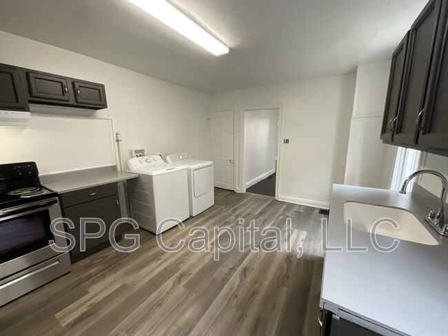 Building Photo - 489 Salem Ave