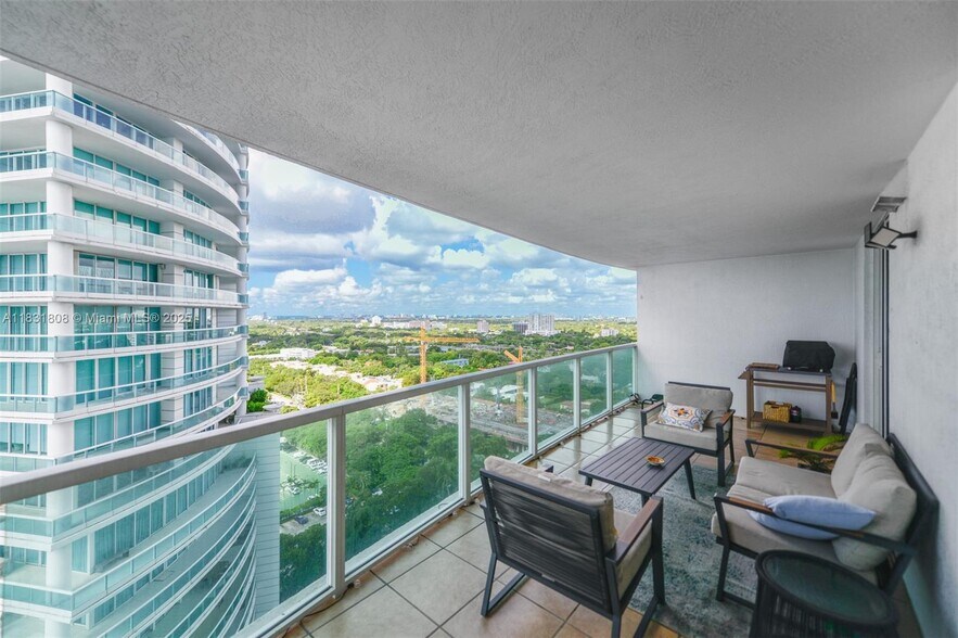Building Photo - 2101 Brickell Ave