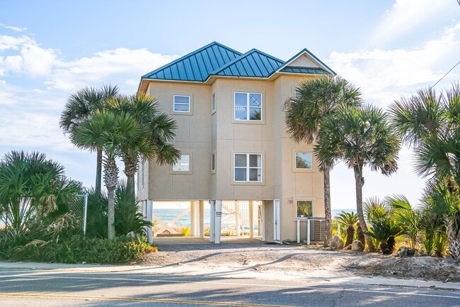 Building Photo - Newly Renovated Beach Front Four Bedroom Home