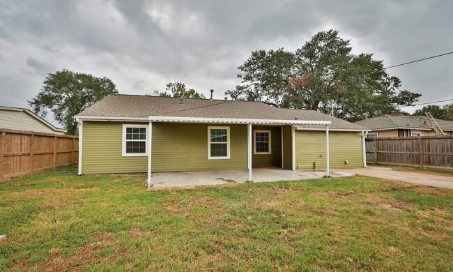 Building Photo - 5511 Starling St