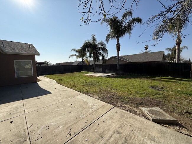 Building Photo - Spacious and Beautiful 4 bedroom luxury ho...