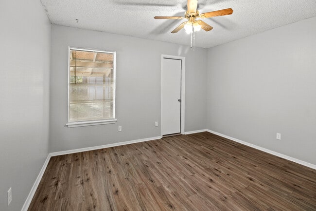 Building Photo - 7127 Gatewood Dr