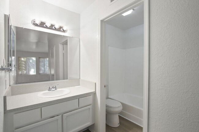 Building Photo - Available now!  2 Story 2/2.5 Condominium for Lease in Rancho Cucamonga!