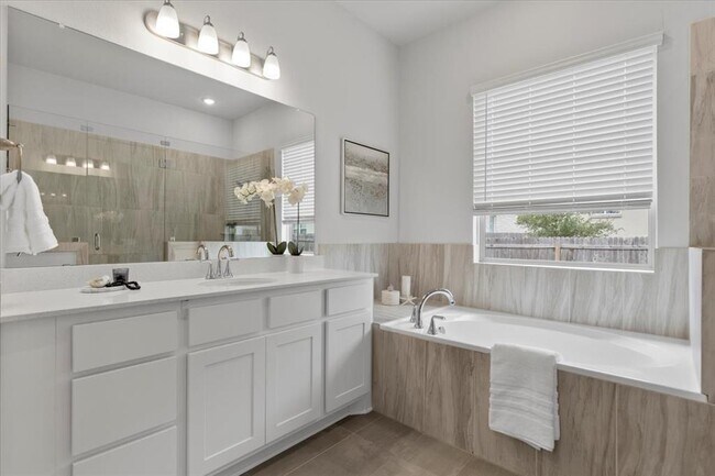 Building Photo - 271 Eclipse Dr