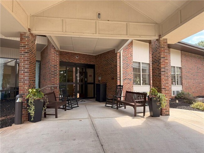 Building Photo - 475 Mount Vernon Hwy NE