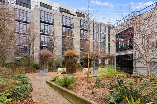 Building Photo - **FURNISHED** Streetcar Lofts studio w/parking/storage/Juliette balcony/fitness center/courtyard ...