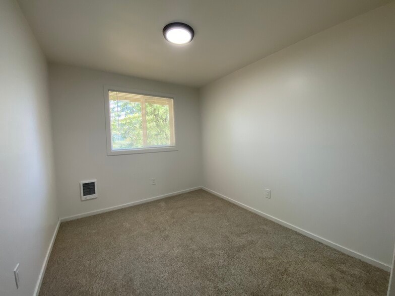 Building Photo - 15 110th Avenue Ct E