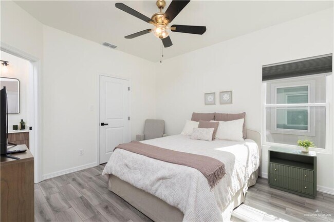 Building Photo - 7 Clarence Dr