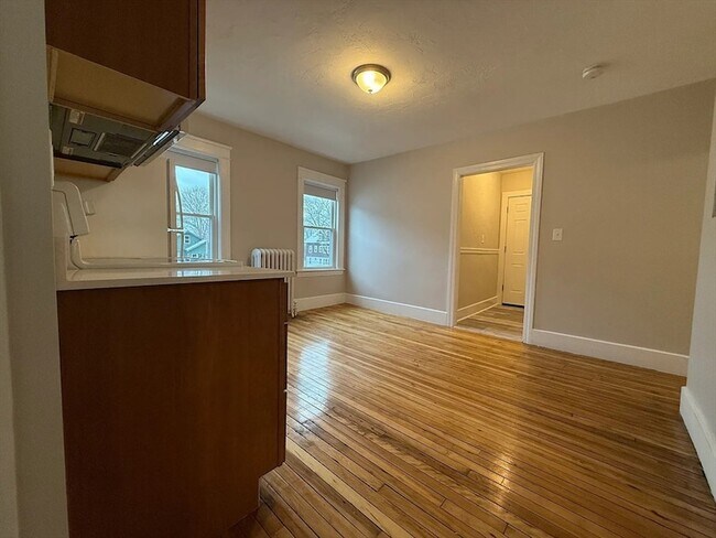 Building Photo - 1301 Main St