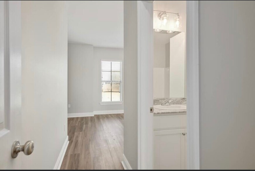 Building Photo - 139 Iberia St
