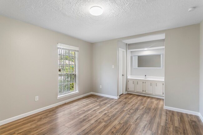 Building Photo - 6602 Indian Lake Dr