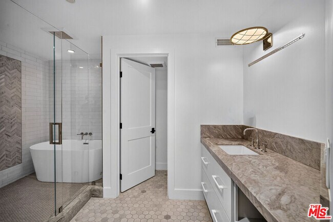 Building Photo - 2141 Indian Springs Ln