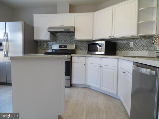 Building Photo - 3606 N Carriage Ct