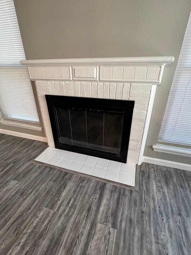 Building Photo - 813 Red Bird Ln