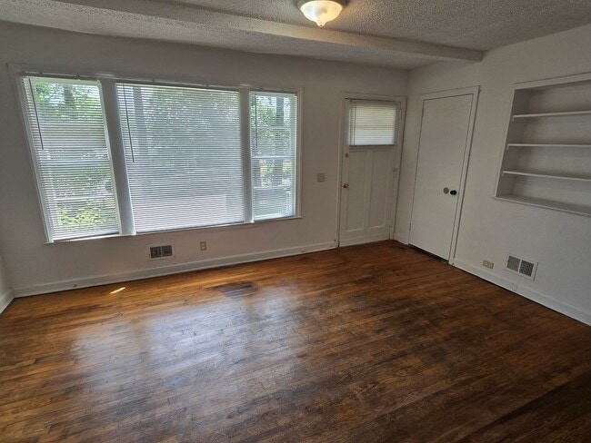 Building Photo - Decker Boulevard-International Corridor