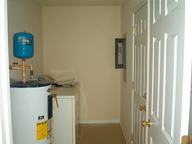 Building Photo - Great Location for VA Commuter/ Camden Cou...