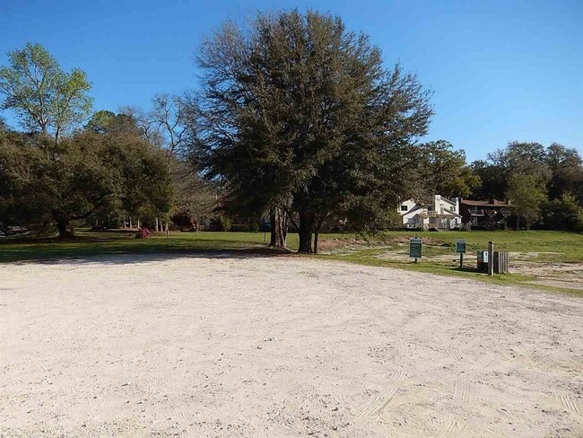 Building Photo - 2950 Bay Shore Dr