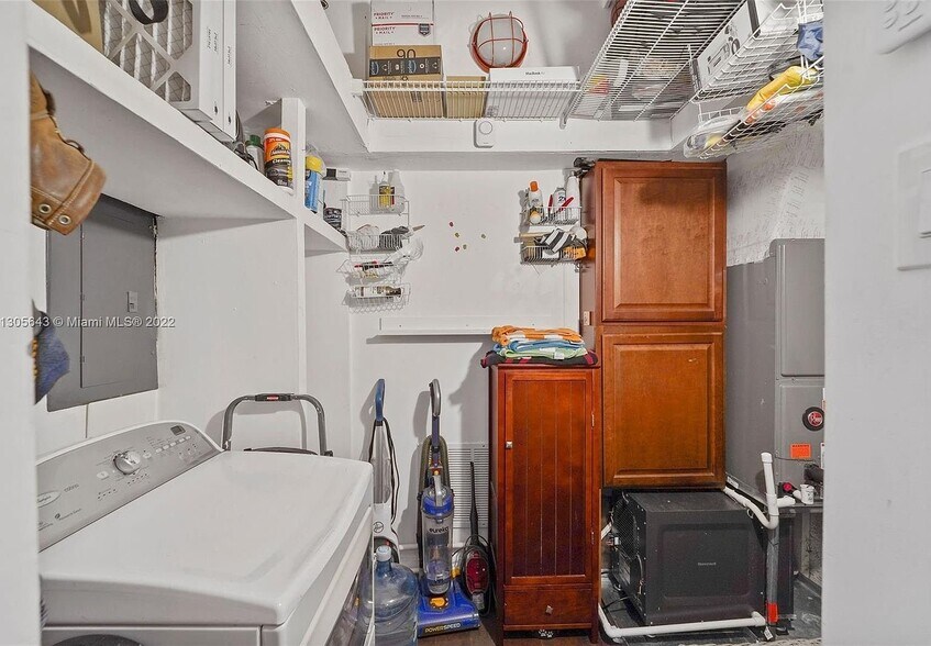 Building Photo - 2441 Swanson Ave