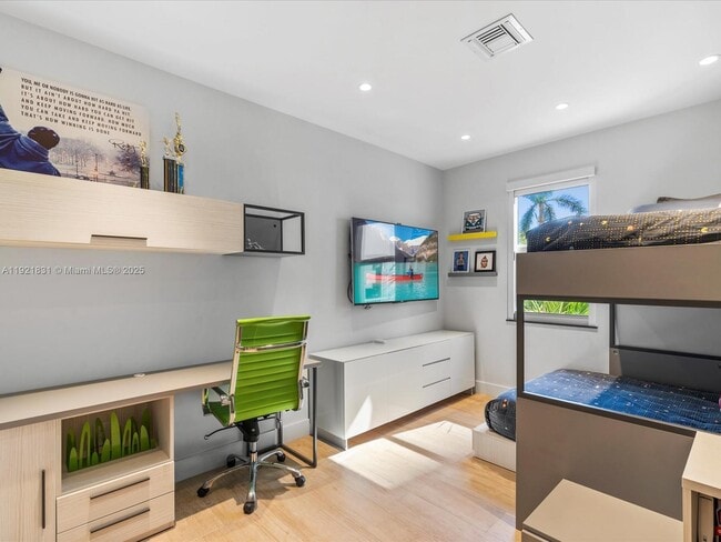 Building Photo - 3753 NE 214th St