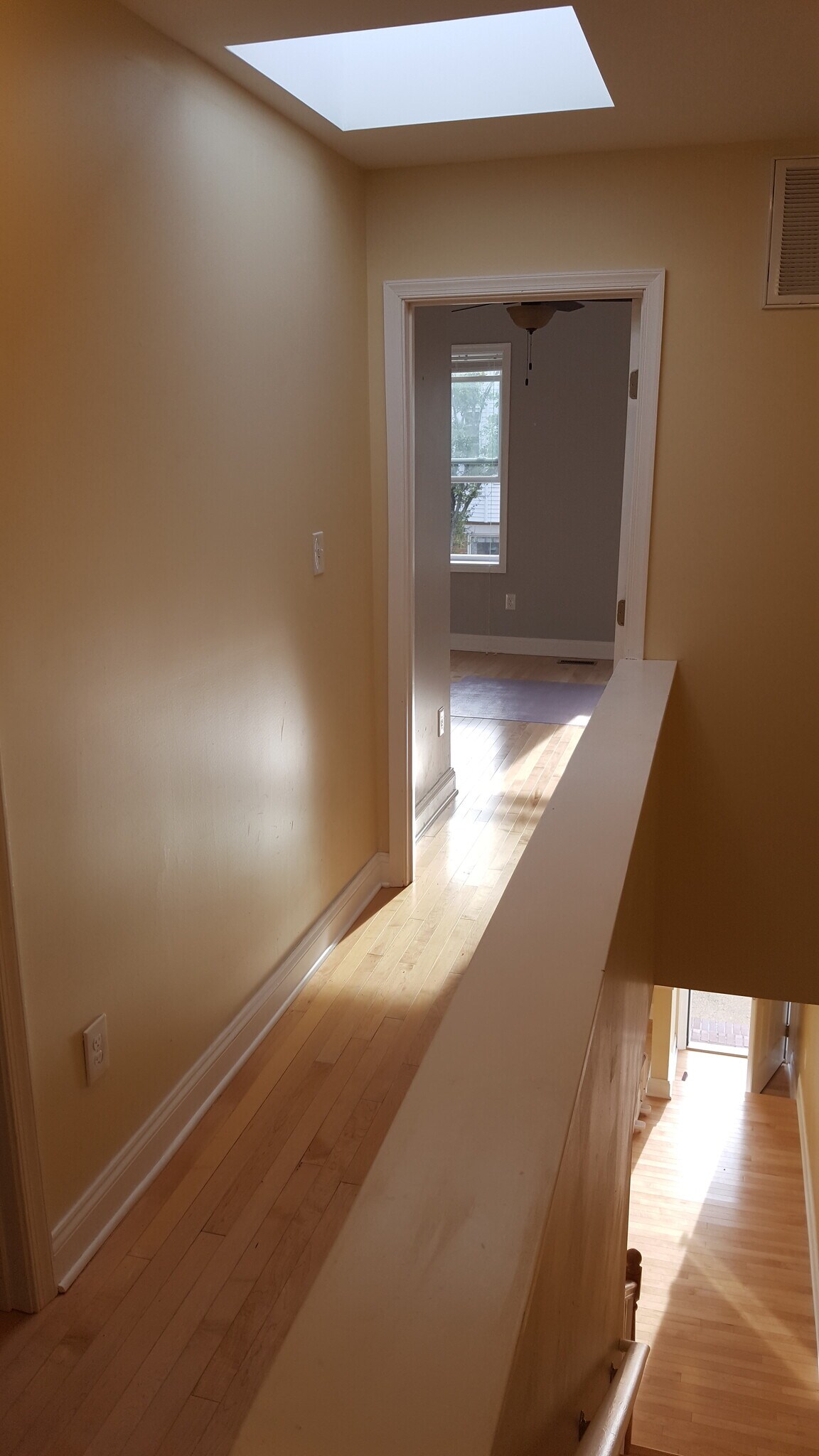 Building Photo - 721 S Ellwood Ave