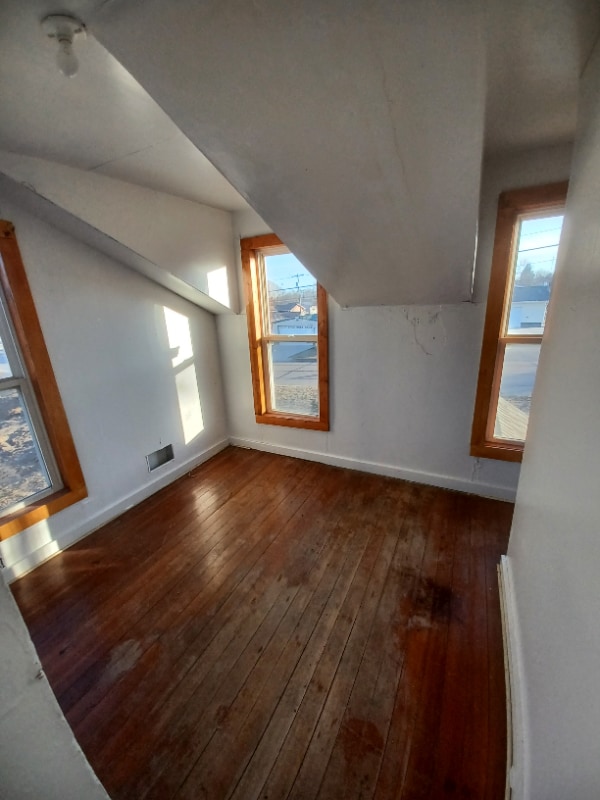 Building Photo - 539 S 1st St