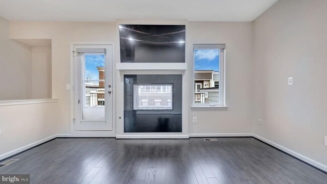 Building Photo - 513 Riversail Ln