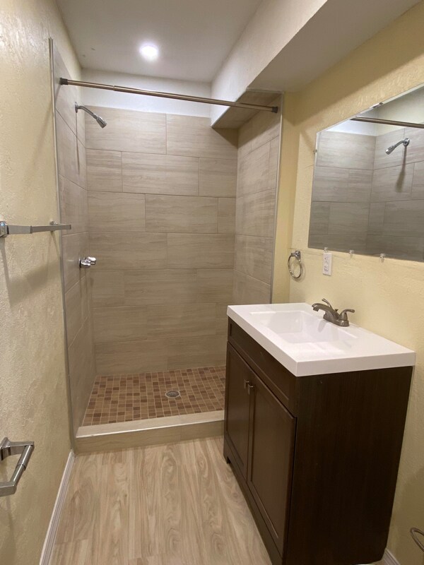 Building Photo - 2221 Gold Ave